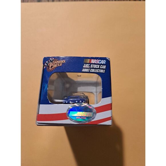 2007 Dale Earnhardt Jr #8 Budweiser Stars Stripes NASCAR 1:87 Die-Cast Race Car - Picture 6 of 6